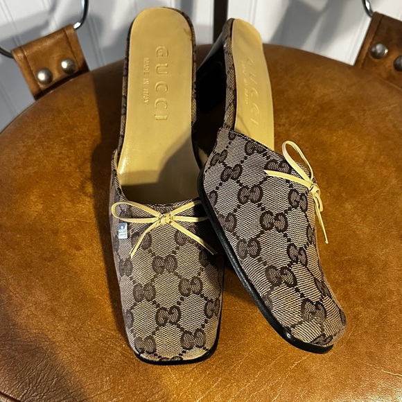 Vintage Gucci Kitten Heels - Picture 2 of 9